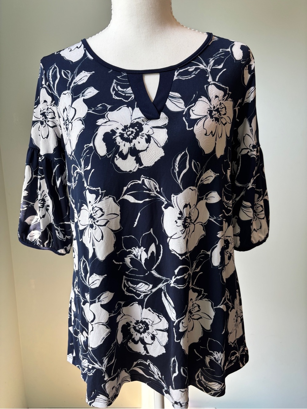 Expresso Navy and White Floral Keyhole Tunic Top